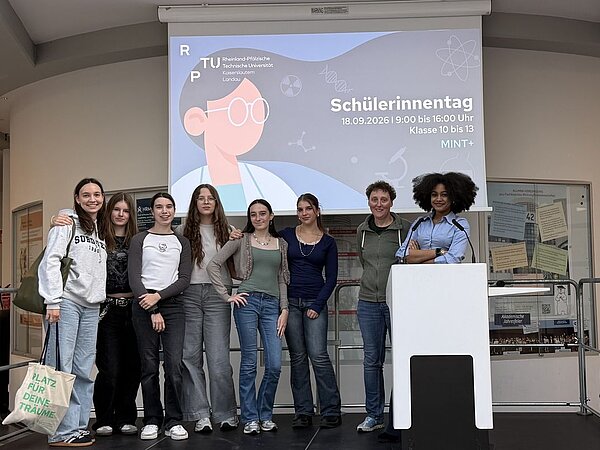 Schülerinnen beim Schülerinnentag an der RPTU Kaiserslautern