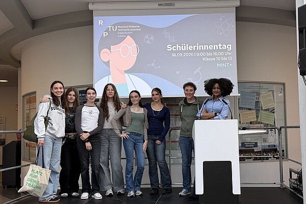 Schülerinnen beim Schülerinnentag an der RPTU Kaiserslautern