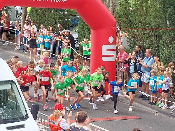 Läuferinnen und Läufer der Hildegardisschule beim Binger Stadtlauf 2026