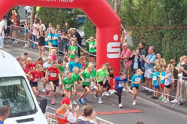 Läuferinnen und Läufer der Hildegardisschule beim Binger Stadtlauf 2026