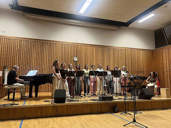 Chöre und Orchester beim Sommerkonzert der Hildegardisschule